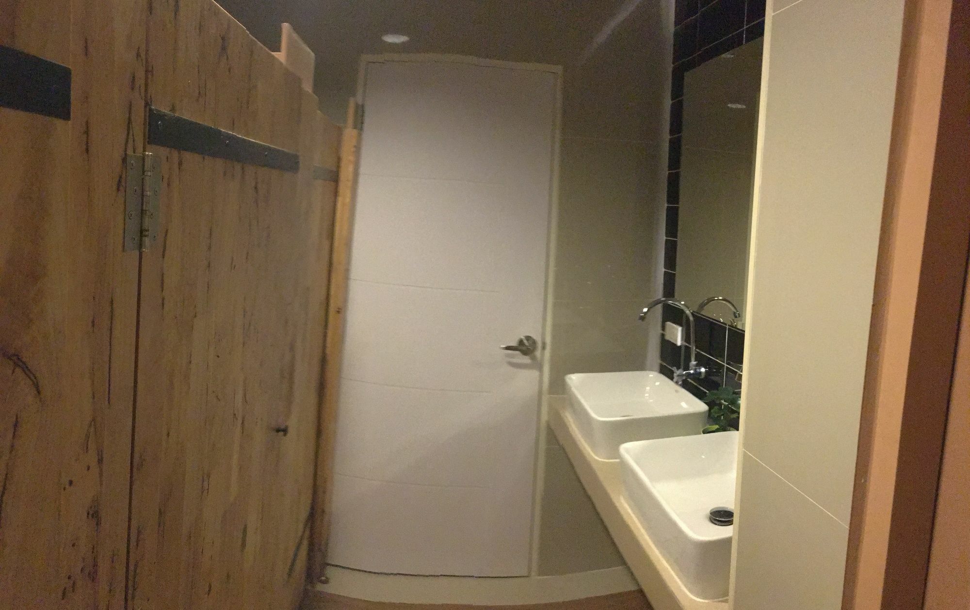 Siam Host Ratchada - Mrt Ladprao Hostel Банкок Екстериор снимка
